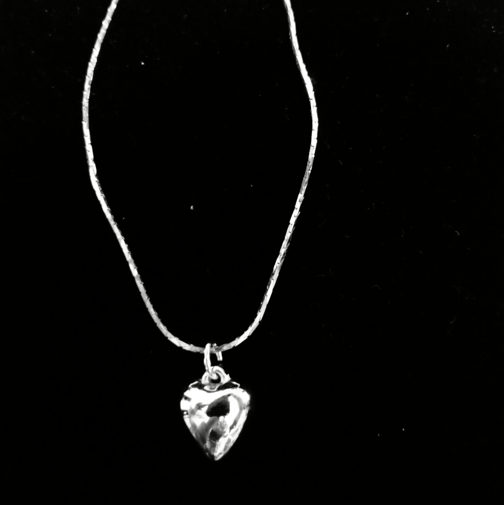 Heart Shaped Pendant Bracelet - Picture 2 of 2